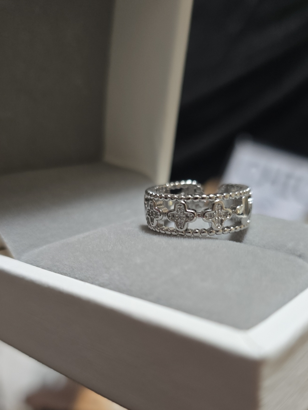 Assorted Costume Jewelry Rings - Picture 4 of 6